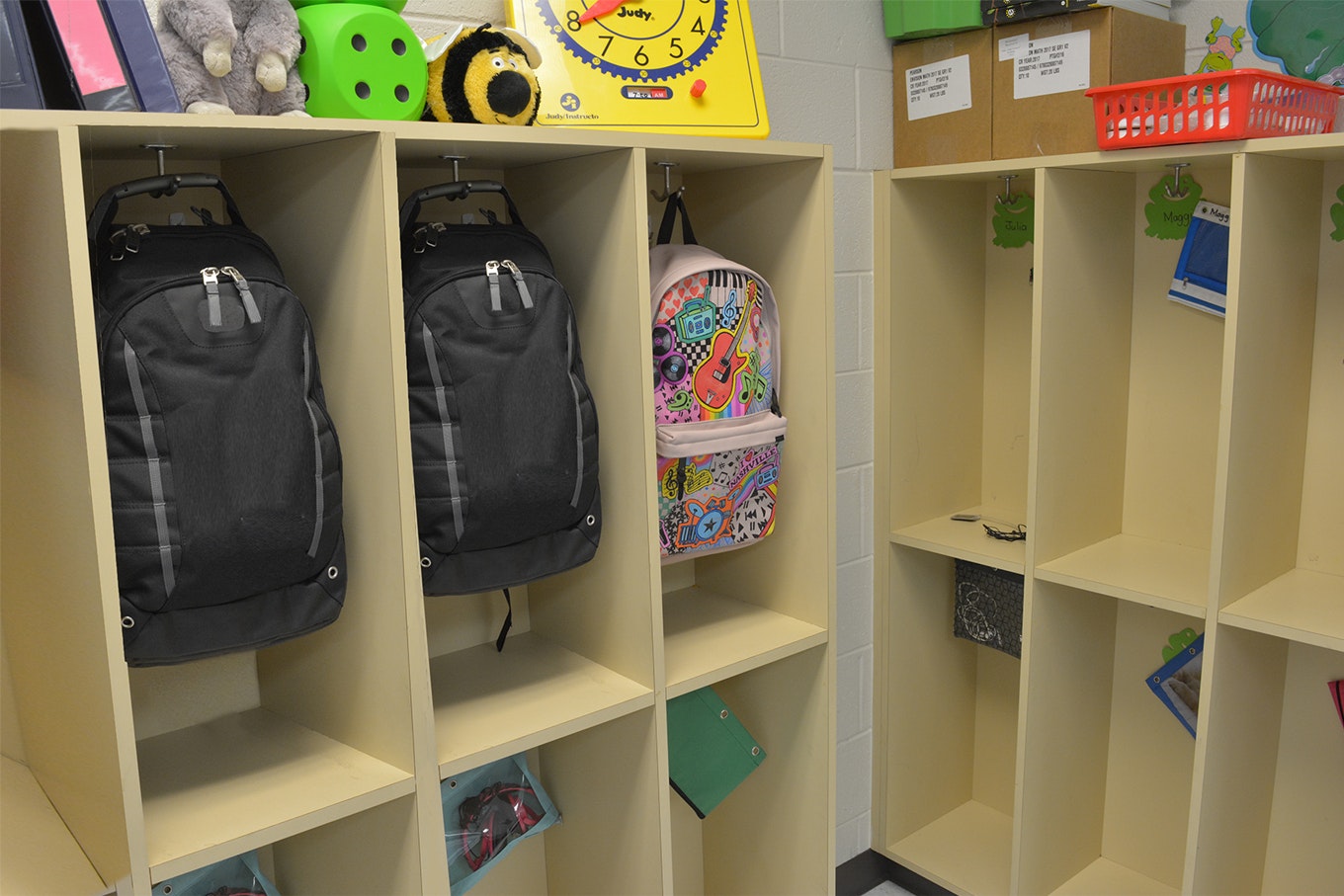 MOCHILAS PERSONALIZADAS CON SHARPIE MOCHILAS PERSONALIZADAS CON SHARPIE